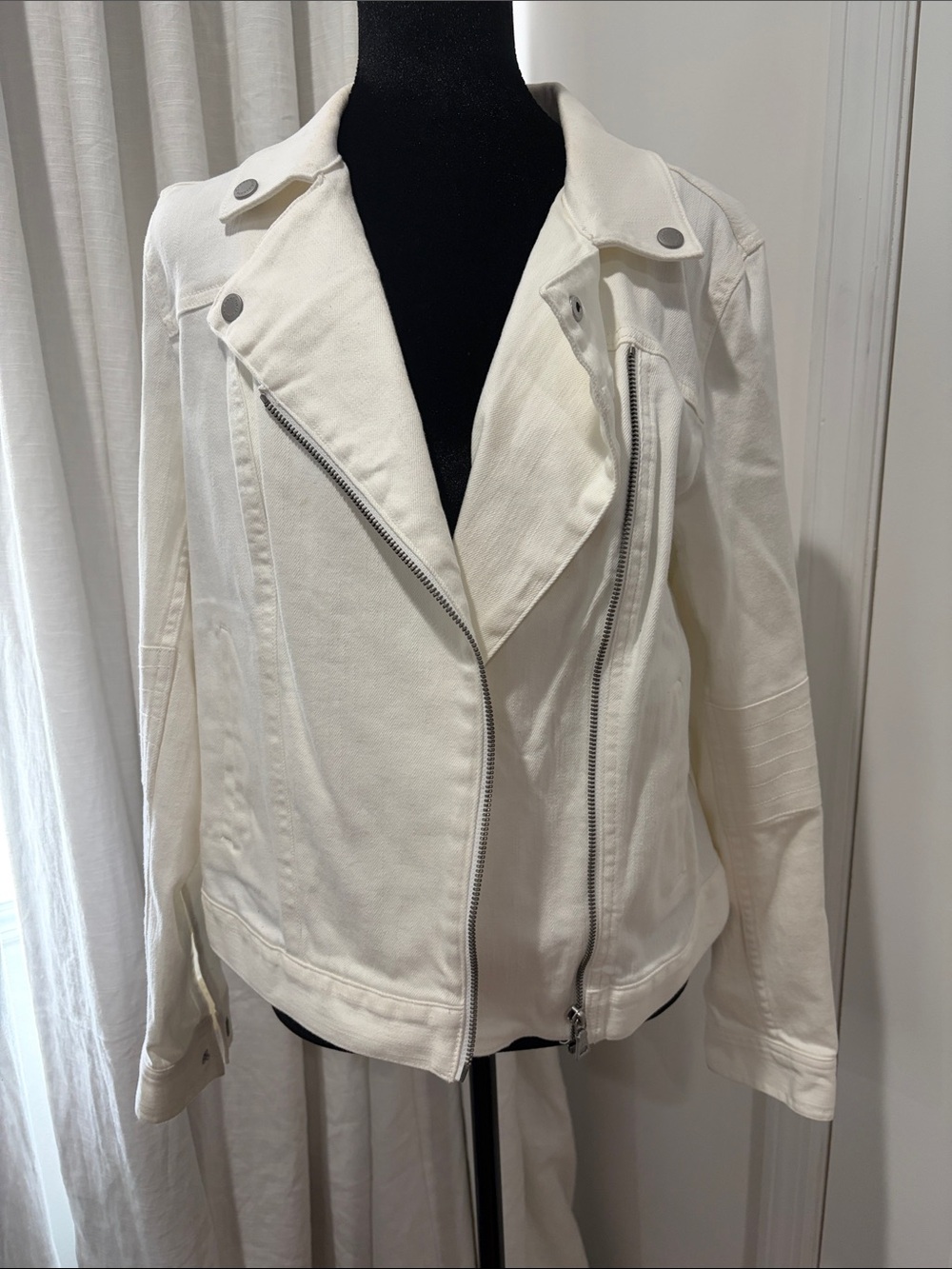 Two by Vince Camuto Off-White Moto Jean Jacket
